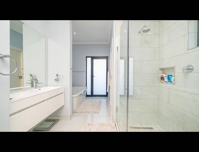 4 BEDROOM CLUSTER FOR SALE IN OLIVEDALE
